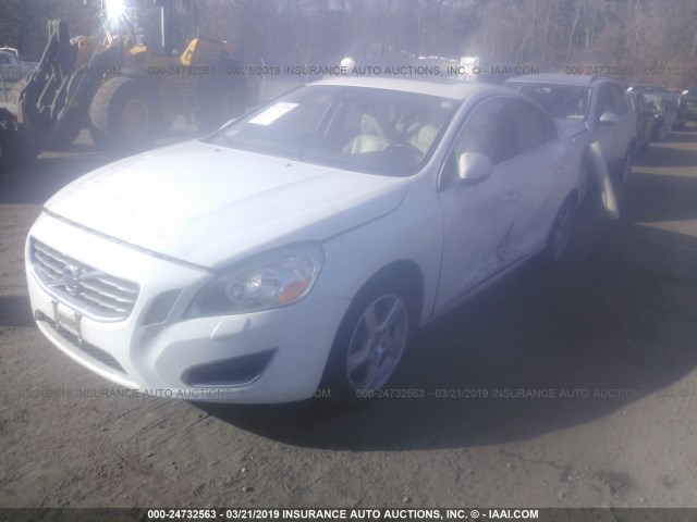 YV1622FS2C2140157 - 2012 VOLVO S60 T5 WHITE photo 2