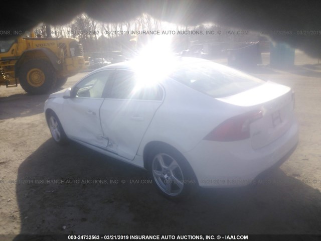 YV1622FS2C2140157 - 2012 VOLVO S60 T5 WHITE photo 3