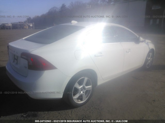 YV1622FS2C2140157 - 2012 VOLVO S60 T5 WHITE photo 4