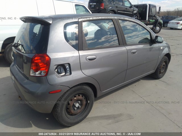 KL1TD66638B073273 - 2008 CHEVROLET AVEO LS GRAY photo 4