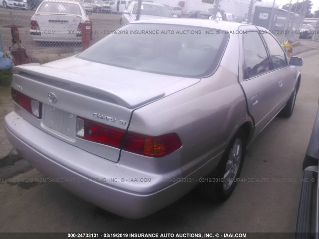 4T1BG22K4YU715281 - 2000 TOYOTA CAMRY CE/LE/XLE SILVER photo 4