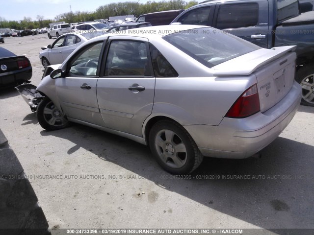 1FAHP34N66W219918 - 2006 FORD FOCUS ZX4 SILVER photo 3