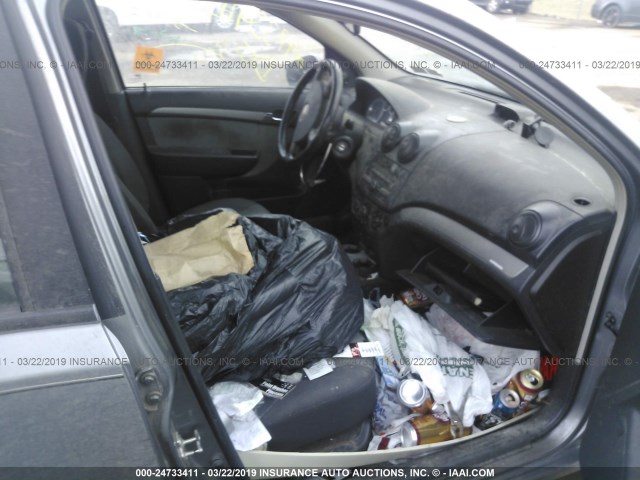 KL1TD66E99B627702 - 2009 CHEVROLET AVEO LS/LT Մոխրագույն լուսանկար 5