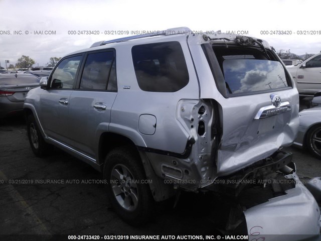 JTEBU5JR1C5080208 - 2012 TOYOTA 4RUNNER SR5/LIMITED/TRAIL SILVER photo 3