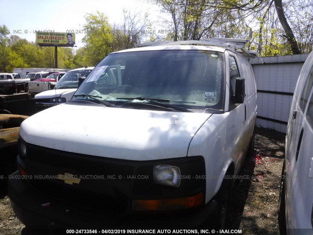 1GCSGAFX4E1121579 - 2014 CHEVROLET EXPRESS G1500  WHITE photo 2