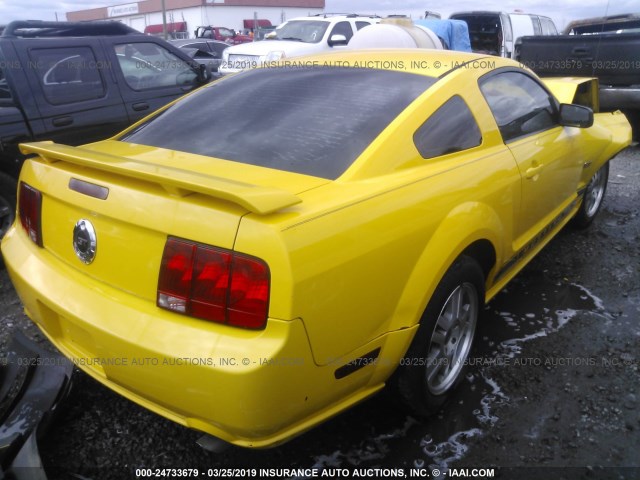 1ZVFT82H055220670 - 2005 FORD MUSTANG GT YELLOW photo 4