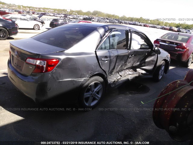 4T1BF1FK3EU399729 - 2014 TOYOTA CAMRY L/SE/LE/XLE 灰色 照片 4