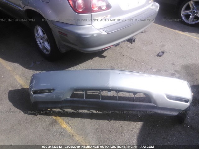 JT6HF10U8Y0147549 - 2000 LEXUS RX 300 GRAY photo 6