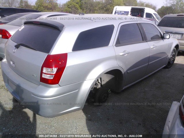 2D4GZ48V15H677415 - 2005 DODGE MAGNUM SXT SILVER photo 4