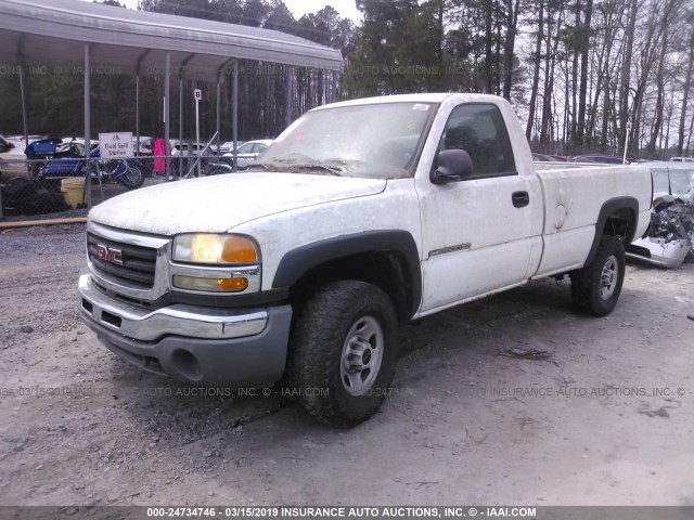 1GTHK24U24E334058 - 2004 GMC SIERRA K2500 HEAVY DUTY WHITE photo 2