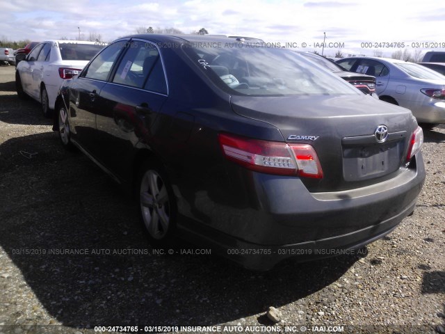4T1BF3EK6AU043587 - 2010 TOYOTA CAMRY SE/LE/XLE 灰色 照片 3