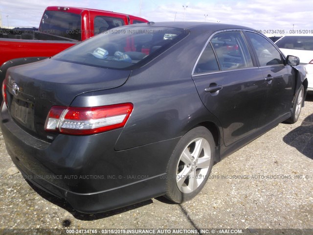 4T1BF3EK6AU043587 - 2010 TOYOTA CAMRY SE/LE/XLE 灰色 照片 4