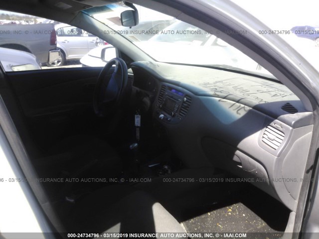 KNADE223596452443 - 2009 KIA RIO LX/SX WHITE photo 5