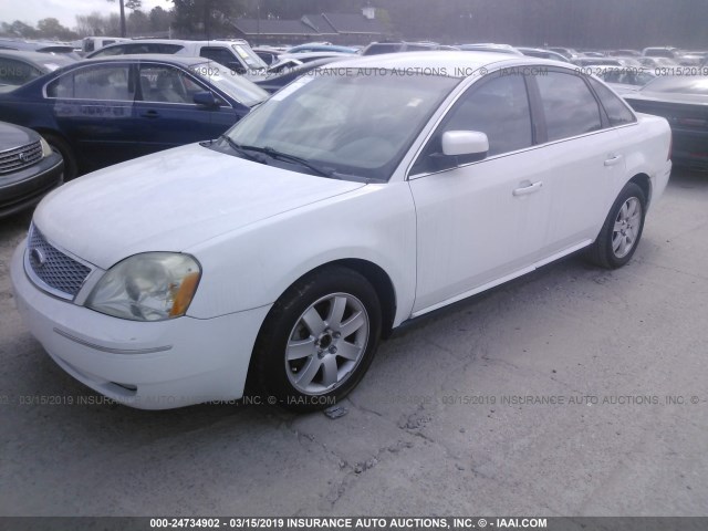 1FAFP24177G117165 - 2007 FORD FIVE HUNDRED SEL WHITE photo 2