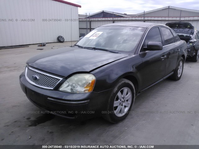 1FAHP27167G132261 - 2007 FORD FIVE HUNDRED SEL GRAY photo 2