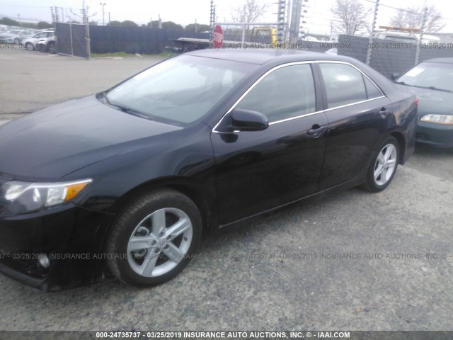 4T1BF1FK4CU613866 - 2012 TOYOTA CAMRY SE/LE/XLE SILVER photo 2