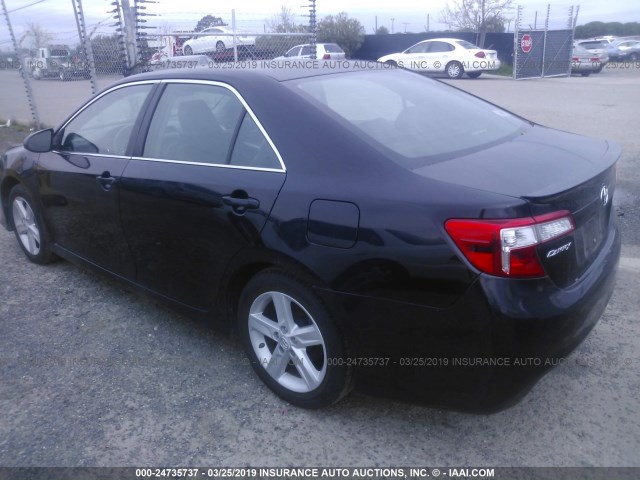 4T1BF1FK4CU613866 - 2012 TOYOTA CAMRY SE/LE/XLE SILVER photo 3