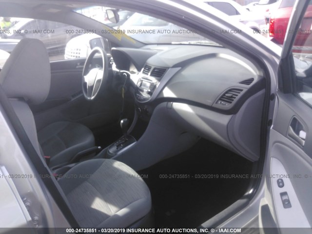 KMHCT4AE6GU105033 - 2016 HYUNDAI ACCENT SE SILVER photo 5