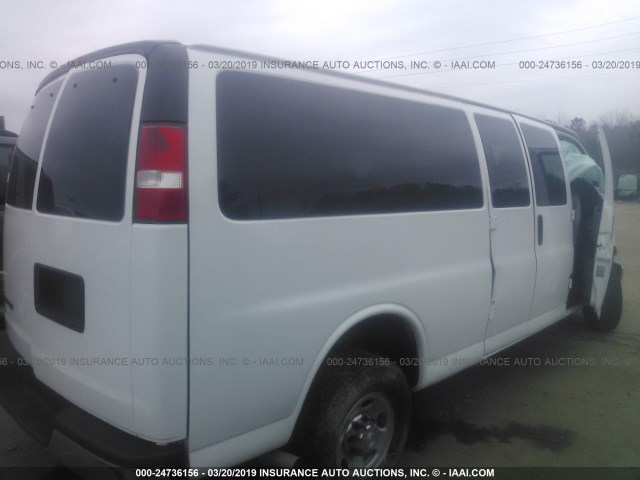 1GAZGPFG5H1185225 - 2017 CHEVROLET EXPRESS G3500 LT WHITE photo 4