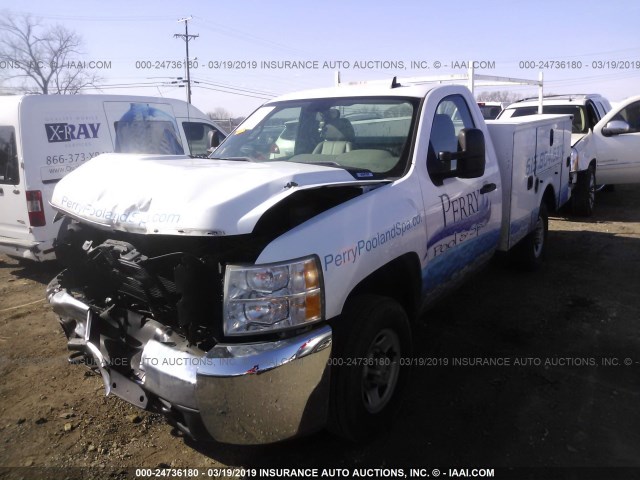 1GBHC44K09E129602 - 2009 CHEVROLET SILVERADO C2500 HEAVY DUTY WHITE photo 2