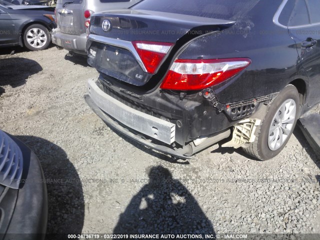 4T1BF1FK6GU171565 - 2016 TOYOTA CAMRY LE/XLE/SE/XSE BLACK photo 6