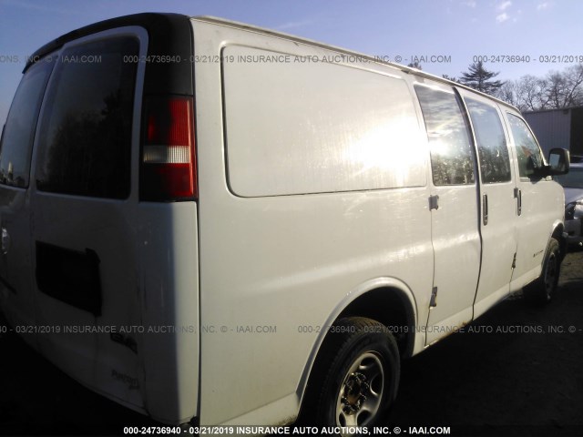 1GTGG25V941242652 - 2004 GMC SAVANA G2500 WHITE photo 4