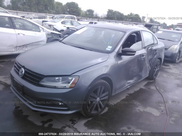 3VWD17AJ6JM235867 - 2018 VOLKSWAGEN JETTA SPORT GRAY photo 2