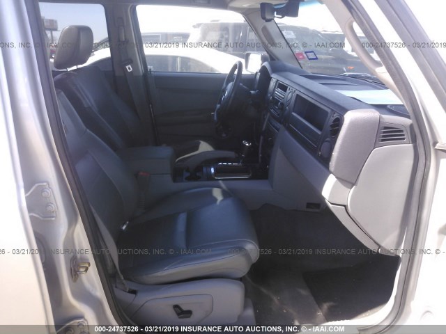 1J8HG48K76C272198 - 2006 JEEP COMMANDER 银色 照片 5