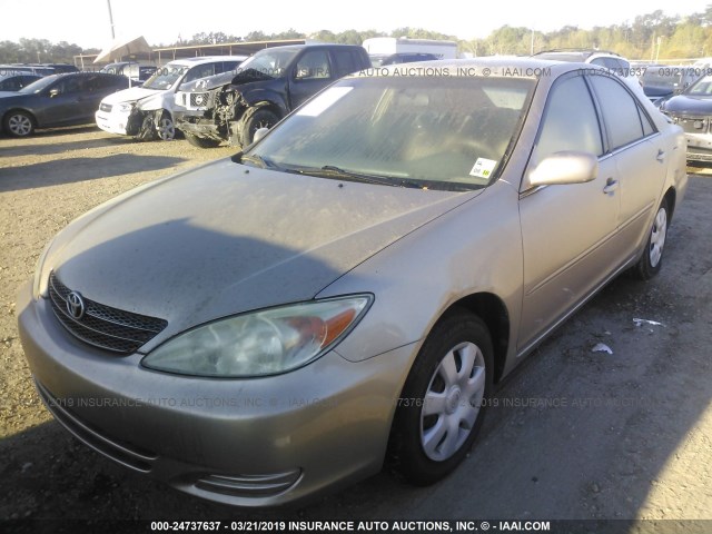 JTDBE32K830239021 - 2003 TOYOTA CAMRY LE/XLE GOLD photo 2