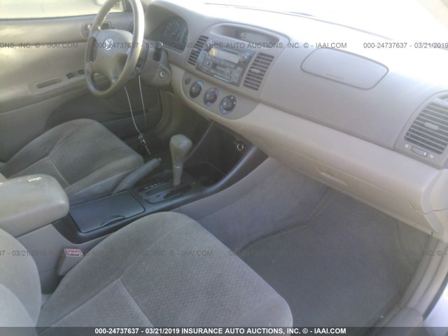 JTDBE32K830239021 - 2003 TOYOTA CAMRY LE/XLE GOLD photo 5