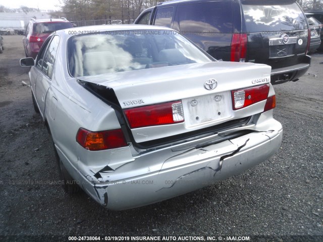 4T1BG22K8YU710505 - 2000 TOYOTA CAMRY CE/LE/XLE SILVER photo 6