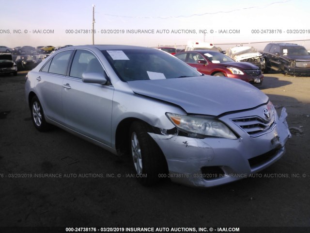 4T1BF3EK9BU639133 - 2011 TOYOTA CAMRY SE/LE/XLE SILVER photo 1