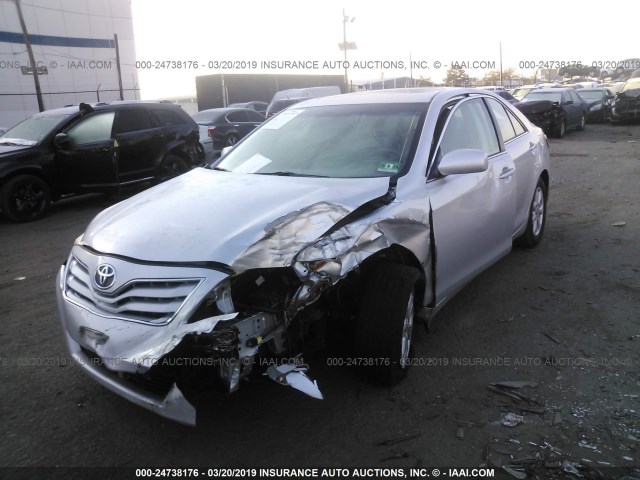 4T1BF3EK9BU639133 - 2011 TOYOTA CAMRY SE/LE/XLE SILVER photo 2