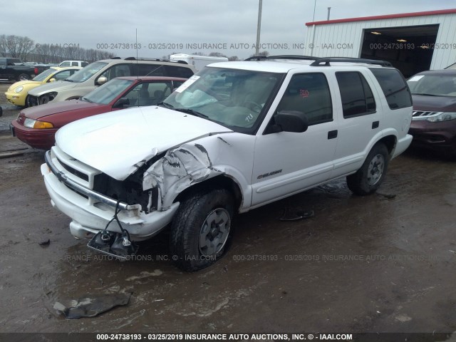 1GNDT13X74K142323 - 2004 CHEVROLET BLAZER WHITE photo 2