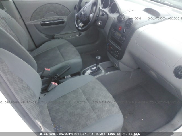 KL1TD52694B112135 - 2004 CHEVROLET AVEO WHITE photo 5