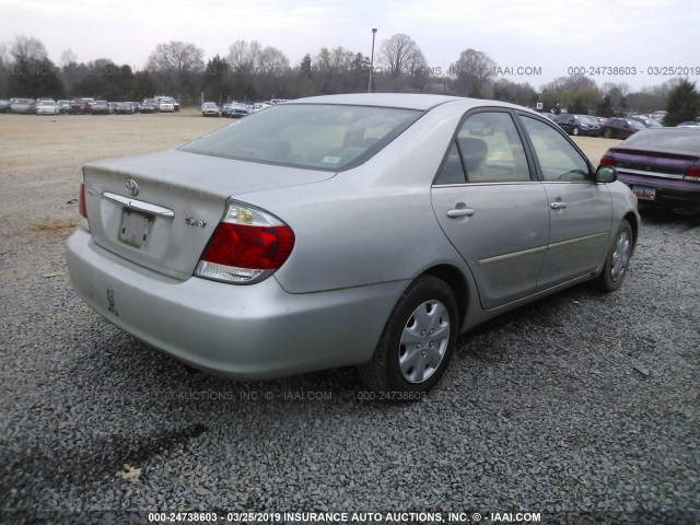 4T1BE32K55U065142 - 2005 TOYOTA CAMRY LE/XLE/SE SILVER photo 4