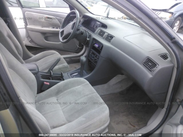 JT2BG22K0V0091771 - 1997 TOYOTA CAMRY LE/XLE GOLD photo 5
