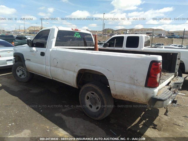 1GCHC24UX6E164368 - 2006 CHEVROLET SILVERADO C2500 HEAVY DUTY WHITE photo 3