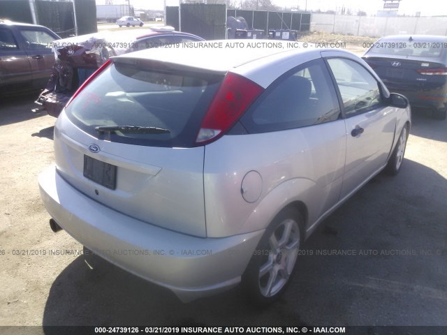 3FAFP31N05R103224 - 2005 FORD FOCUS ZX3 SILVER photo 4