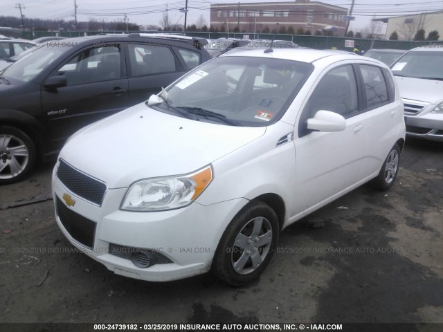 KL1TD6DE6AB098880 - 2010 CHEVROLET AVEO LS/LT WHITE photo 2