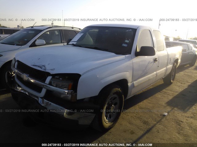 1GCEC19V85Z304195 - 2005 CHEVROLET SILVERADO C1500 WHITE photo 2