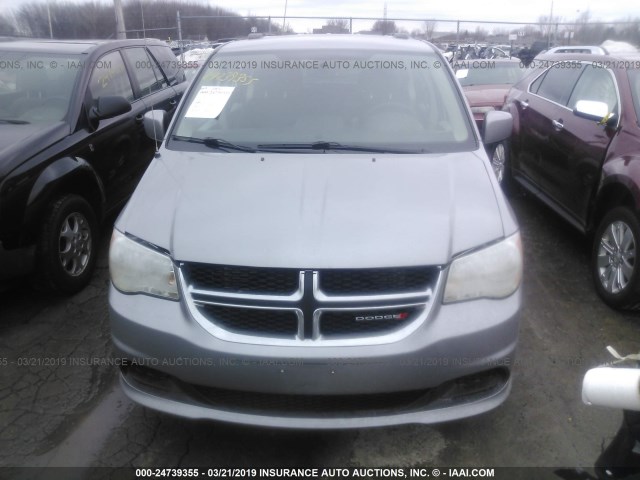 2C4RDGCG7GR256407 - 2016 DODGE GRAND CARAVAN SXT SILVER photo 6