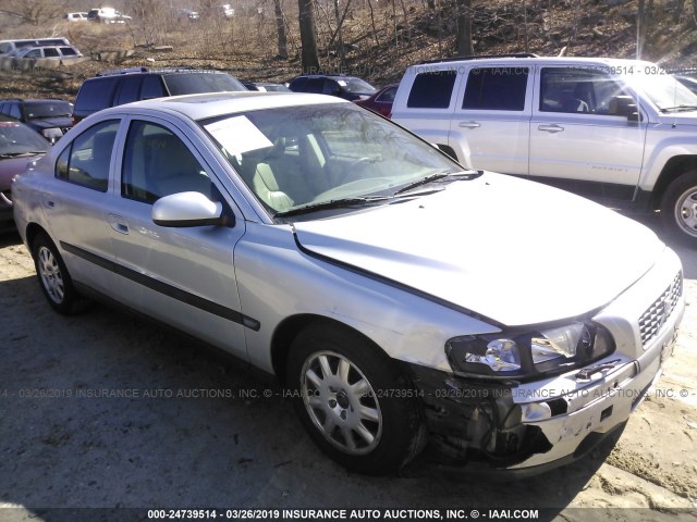 YV1RS61R222188569 - 2002 VOLVO S60 SILVER photo 1