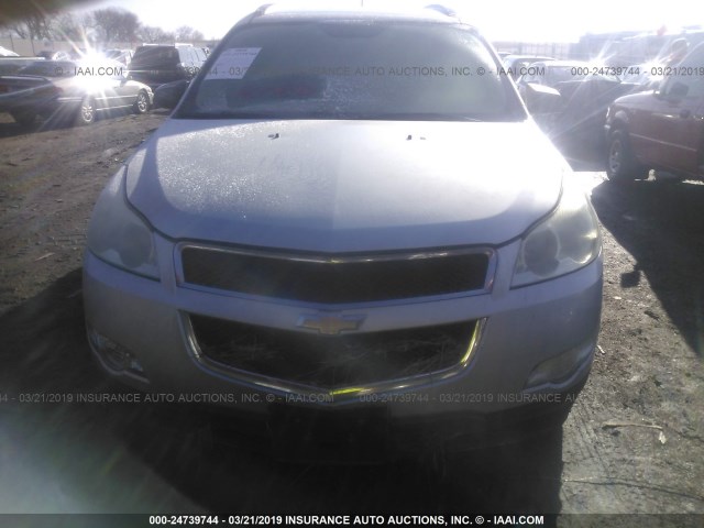 1GNEV13D69S157360 - 2009 CHEVROLET TRAVERSE LS SILVER photo 6