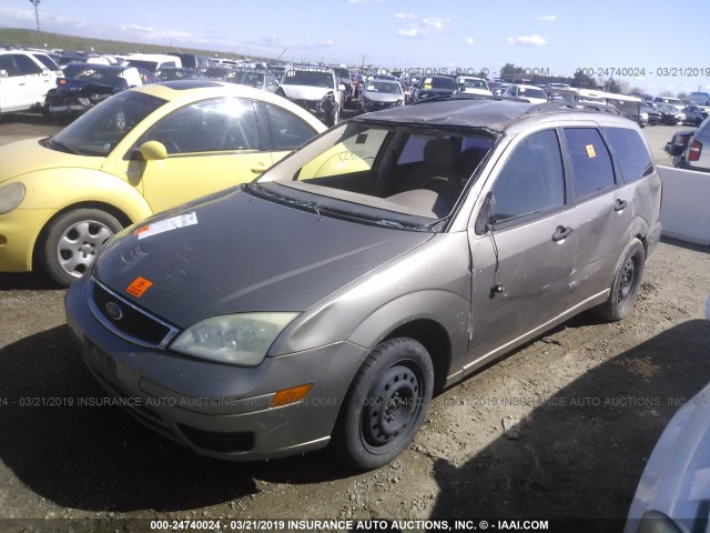 1FAFP36N75W272761 - 2005 FORD FOCUS ZXW GOLD photo 2