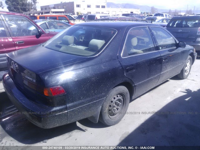 4T1BG22K5VU184197 - 1997 TOYOTA CAMRY CE/LE/XLE BLACK photo 4