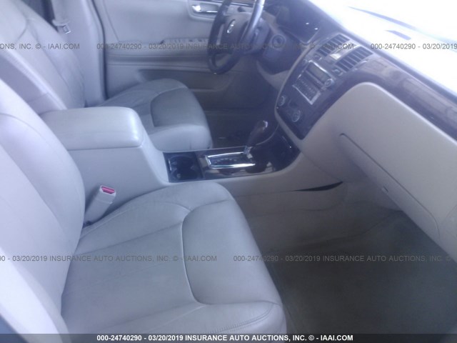 1G6KD5E68BU102152 - 2011 CADILLAC DTS LUXURY COLLECTION WHITE photo 5