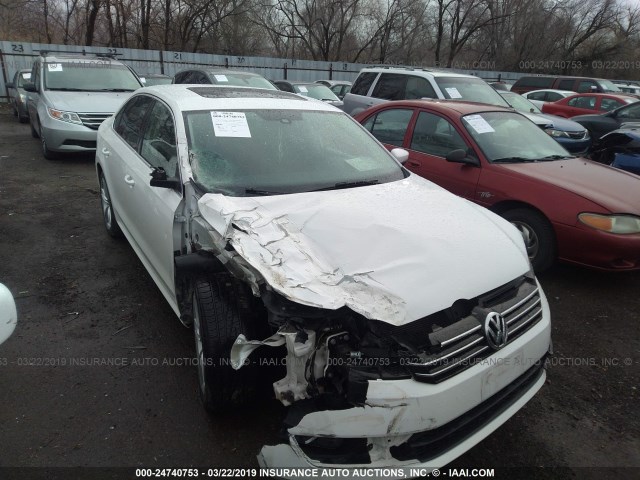 1VWBT7A3XFC026711 - 2015 VOLKSWAGEN PASSAT SE WHITE photo 1