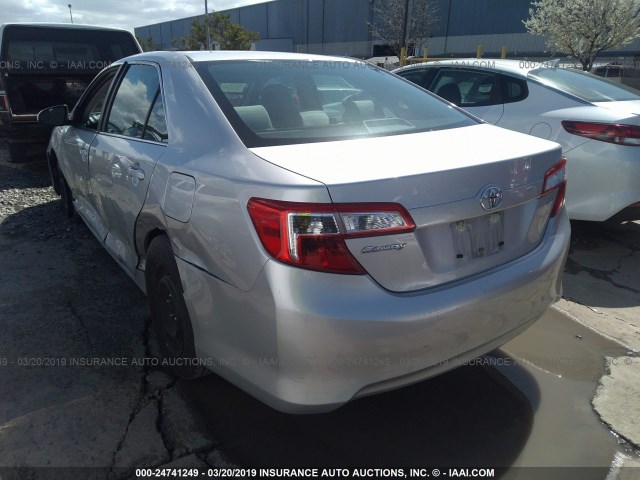 4T4BF1FK9DR332461 - 2013 TOYOTA CAMRY L/SE/LE/XLE SILVER photo 3