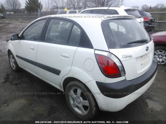 KNADE163066182330 - 2006 KIA RIO 5 WHITE photo 3